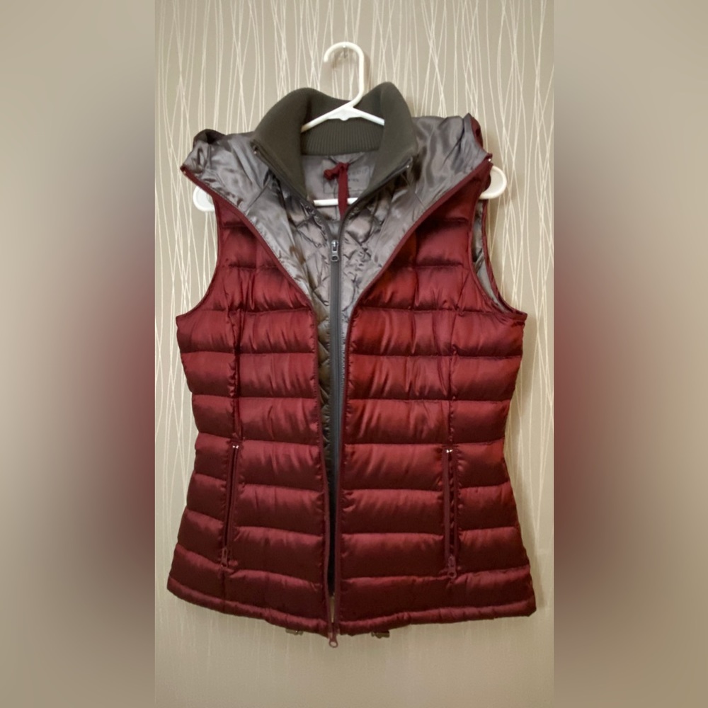 Woman’s down vest (Burgundy)